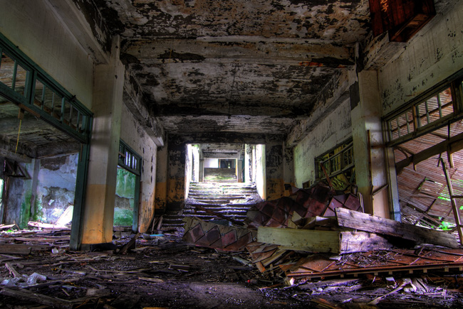matsu abandoned apartments central hall